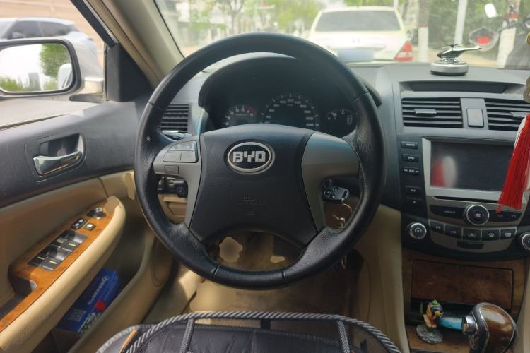 Used BYD F6 2011 Golden Edition 2.0L CVT Deluxe Model
