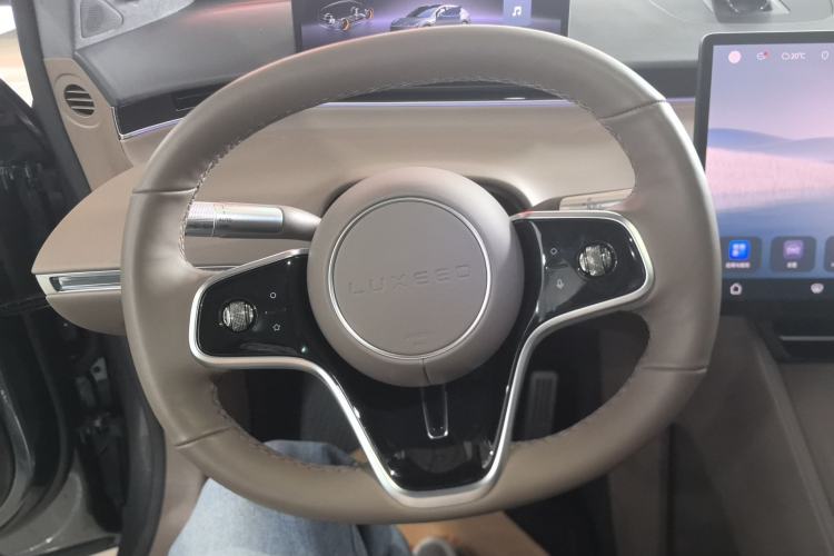 Used Hima Luxeed R7 2025 Range-Extended Version 251 km Max