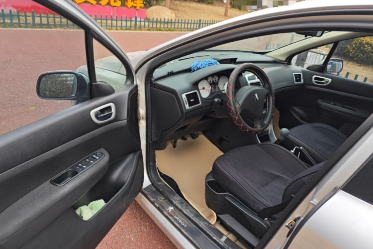 Used Peugeot 307 2010 Hatchback 1.6L Manual Comfort Edition
