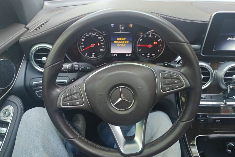Used Mercedes-Benz GLC 2017 GLC 260 4MATIC Dynamic Edition Steering Wheel