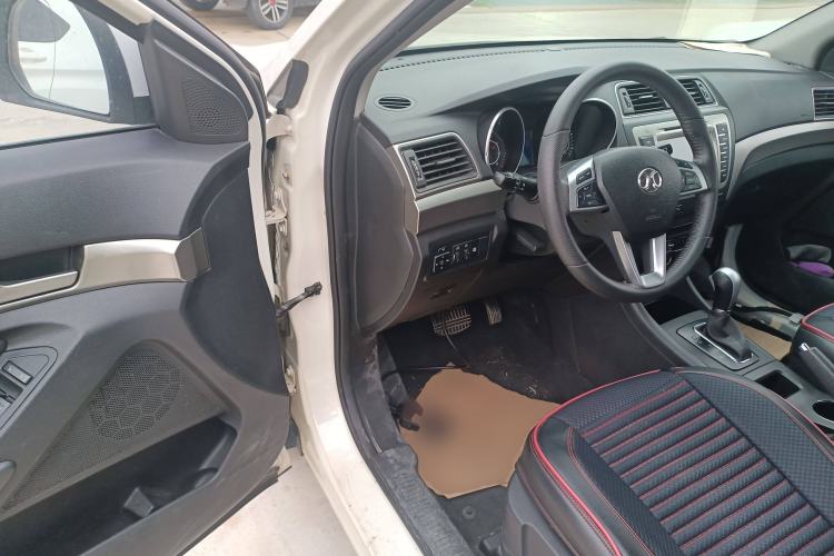 Used BAIC Senova X65 2015 2.0T Automatic Elite Model
