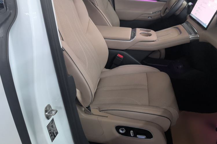 Used XPeng X9 2025 740 Ultra-Long Range Max
