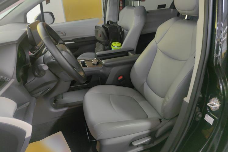 Used Toyota Granvia 2024 2.5L Hybrid Comfort Edition