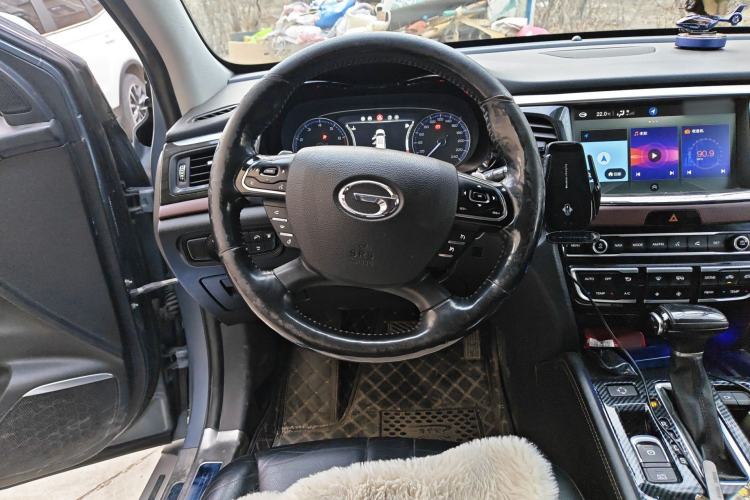 Used GAC Trumpchi GS8 2017 320T Two-Wheel Drive Luxury Smart Connectivity Version (7 Seats) Steering Wheel
