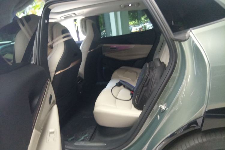 Used Lynk & Co 08 EM-P 2023 220km All-Wheel-Drive Performance Halo Left Rear Seat