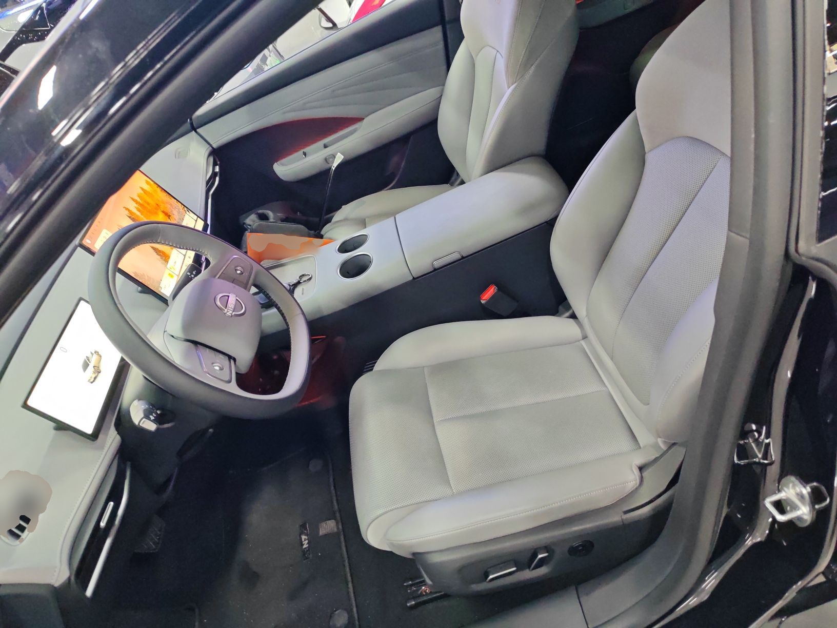 المقاعد الأمامية داخل السيارة