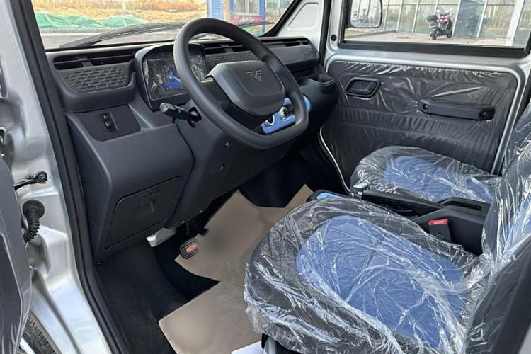 Used REACH MINI Truck 2023 140km Long Wheelbase Van Ambition Version