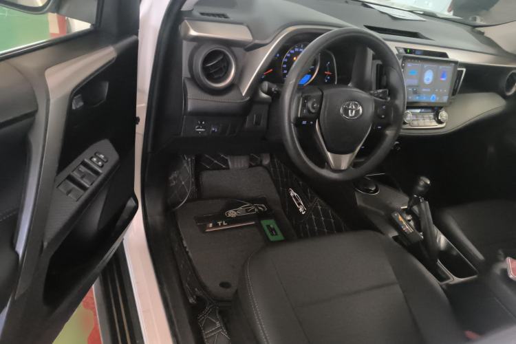 Used Toyota RAV4 2015 2.0L CVT Two-Wheel Drive Fashion Edition
