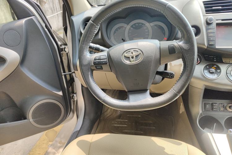 Used Toyota RAV4 2013 Special Edition 2.4L Automatic 4x4 Prestige Steering Wheel