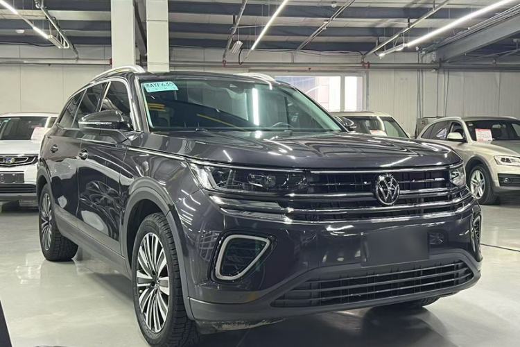 Used Volkswagen Tavendor 2023 330TSI Luxury Touring Edition