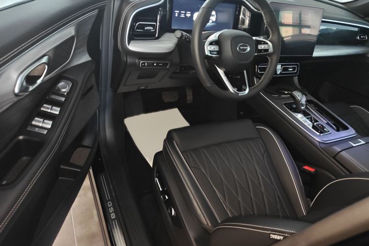 Used GAC Trumpchi GS8 2025 Linghang Series 2.0 TGDI Two-Wheel-Drive Luxury Edition 5 Seats
