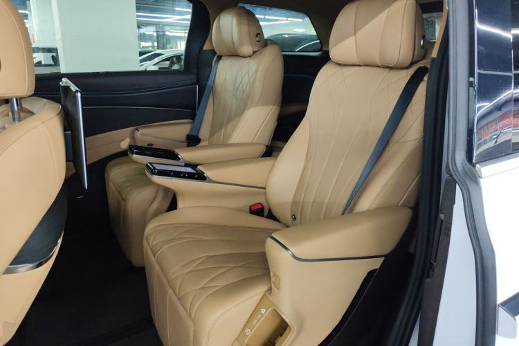 Used Denza D9 2025 DM-i Intelligent Drive 1020 Four-Wheel Drive Flagship Model