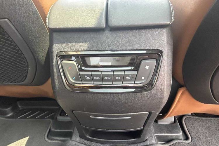 Used SAIC MAXUS D90 2017 2.0T Automatic All-Wheel Drive Sirius Interior 11