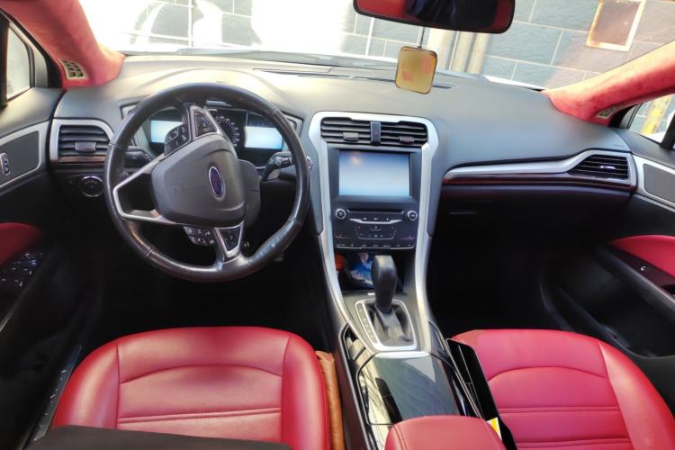 Used Ford Mondeo 2013 2.0L GTDi 200 Luxury Model Center Console