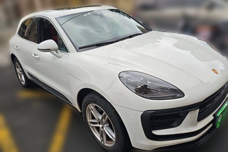 Used Porsche Macan 2024 Macan 2.0T Front Right 45 Deg