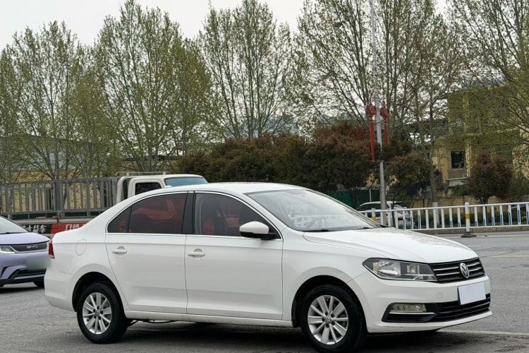 Used Volkswagen Santana 2016 1.6L Automatic Fashion Edition Front Right 45 Deg