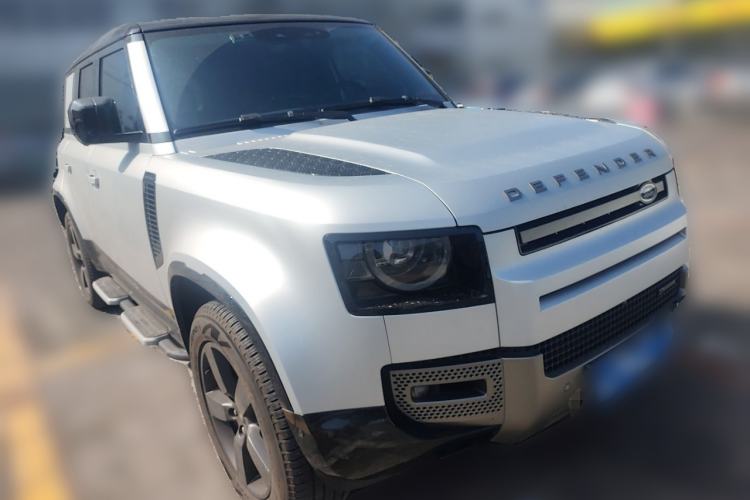 Used Land Rover Defender 2022 110 P400 X-DYNAMIC HSE Front Right 45 Deg