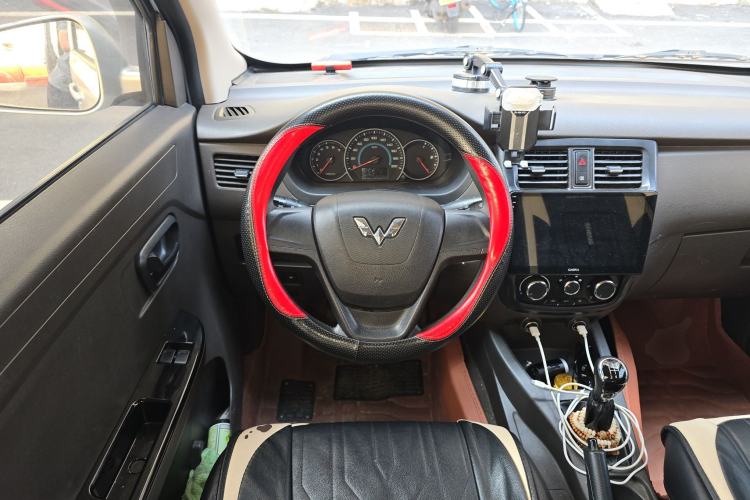 Used Wuling Rongguang V 2018 1.5L Standard Version
