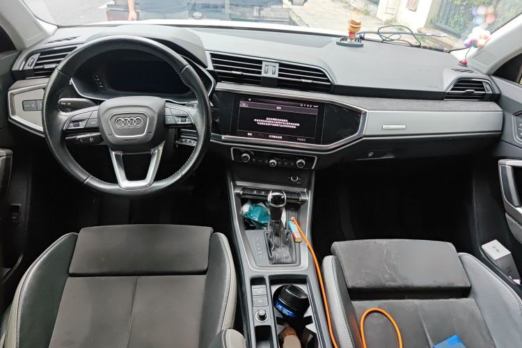 Used Audi Q3 2022 35 TFSI Progressive Dynamic Edition Center Console