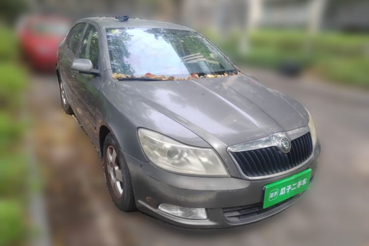 Used Skoda Octavia 2010 1.6L Manual Eado Edition Front Right 45 Deg