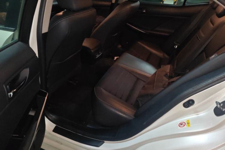 Used Lexus IS 2015 200T Leading Edition
