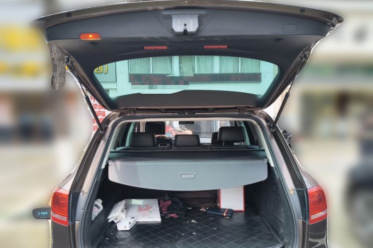 Used Volkswagen Touareg 2011 3.0 TSI High-End Version Trunk