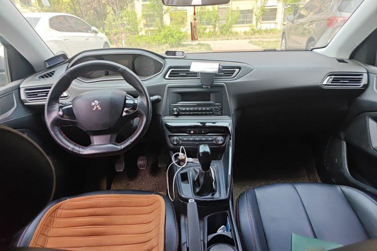 Used Peugeot 308 2018 1.6L Manual Fashion Edition Center Console