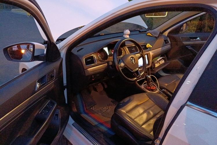 Used Volkswagen Lavida 2017 1.6L Automatic Comfort Edition
