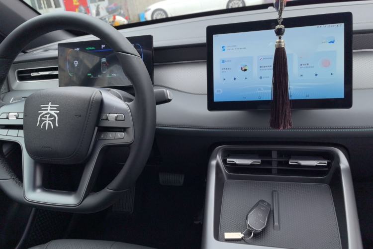 Used BYD Qin PLUS 2026 DM-i 128KM Progressive Model Center Console