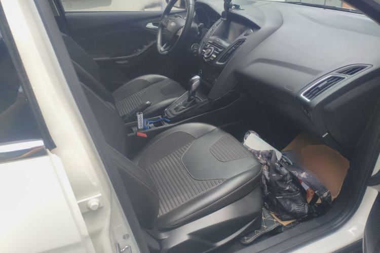 Used Ford Focus 2018 Sedan Classic 1.6L Automatic Trendy SmartDrive Edition Right Front Seat