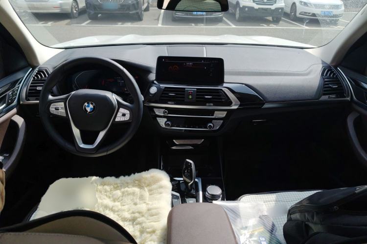 Used BMW X3 2020 xDrive25i Luxury Package Center Console