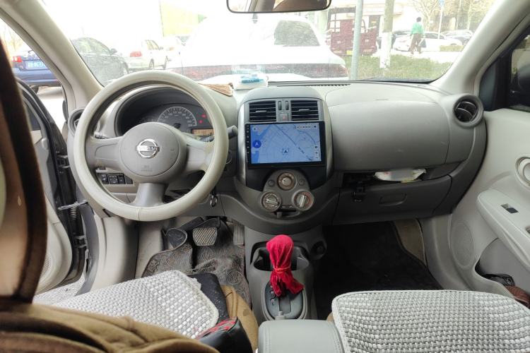 Used Nissan Sunny 2011 1.5XE CVT Comfort Edition Center Console