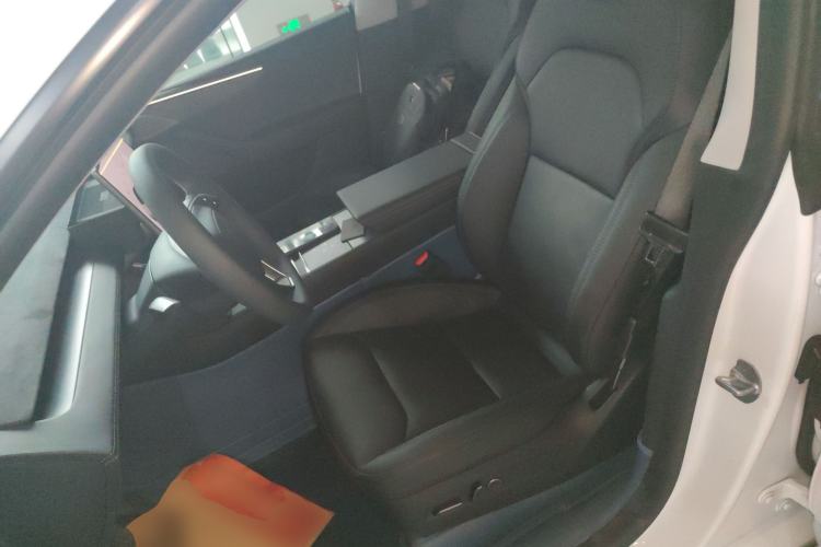 Used Tesla Model Y 2025 Long-Range All-Wheel-Drive Version