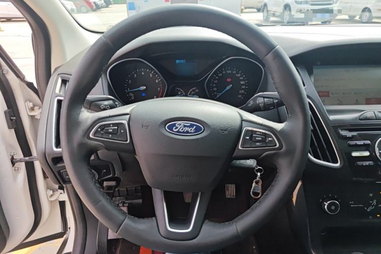 Used Ford Focus 2018 Sedan Classic 1.6L Automatic Trendy SmartDrive Edition
