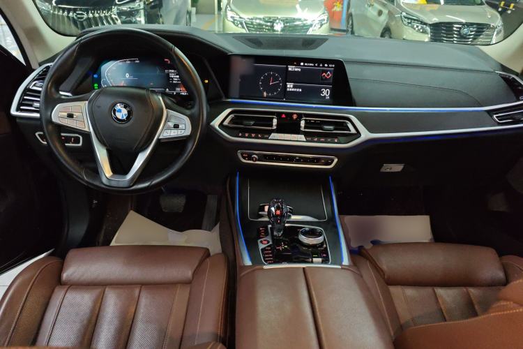 Used BMW X7 2021 xDrive40i Luxury Package with Leading Features
