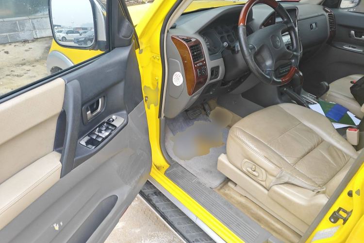 Used Mitsubishi Pajero 2006 3.0L AT GLX Driver Seat