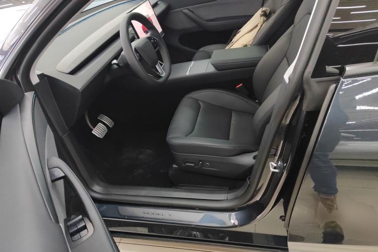 Used Tesla Model Y 2025 Rear-Wheel-Drive Version
