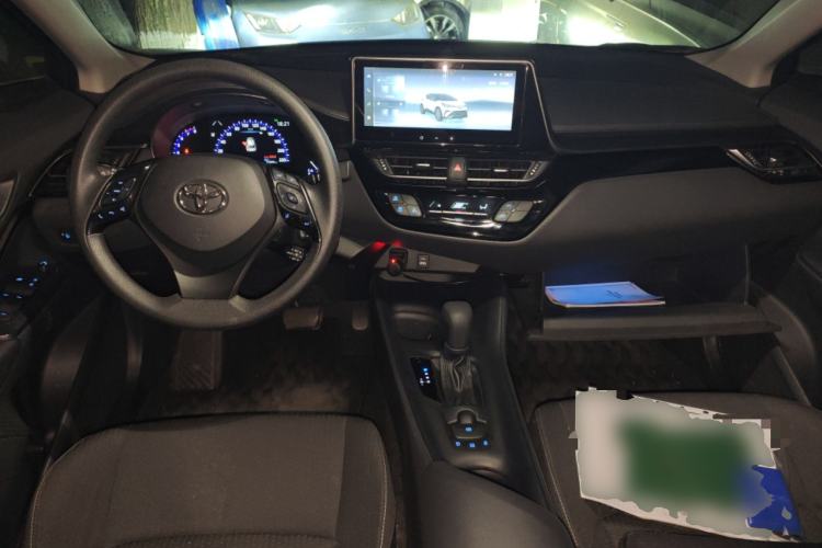 Used Toyota IZOA 2023 2.0L Yixing Version Center Console