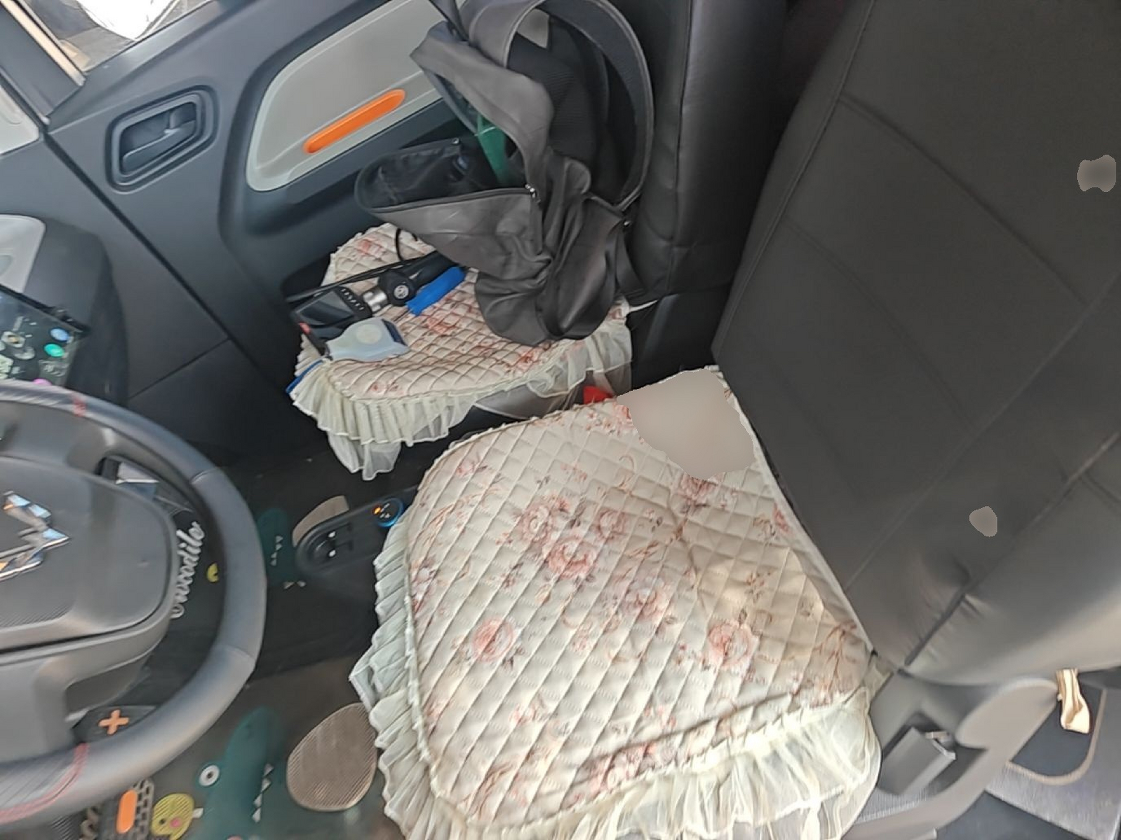 Переднее сиденье в автомобиле