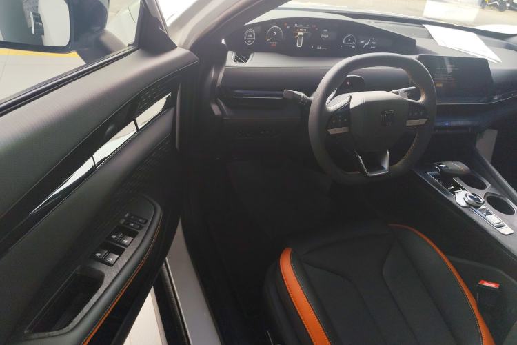 Used CHANGAN UNI-V 2023 1.5T Prestige Model
