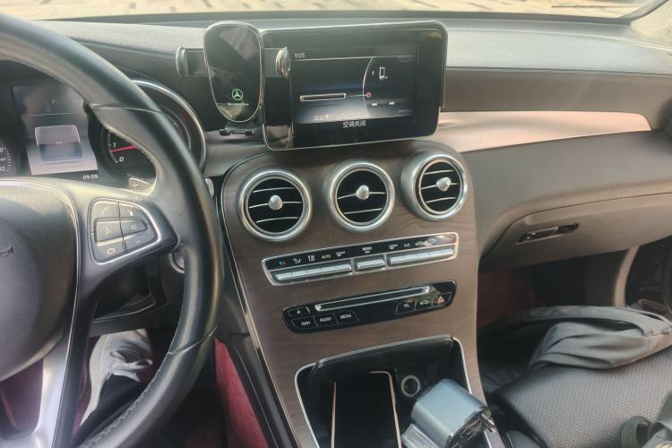 Used Mercedes-Benz GLC 2017 GLC 300 4MATIC Sport Edition Audio And AC Panel