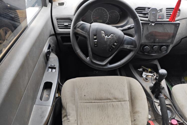 Used Wuling Hongguang 2015 1.5L S Basic Version China V Standard