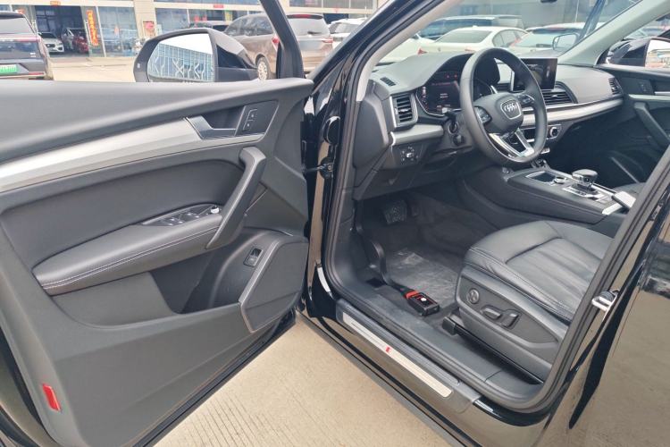 Used Audi Q5L 2020 Updated 40 TFSI Prestige Fashion Edition Driver Seat