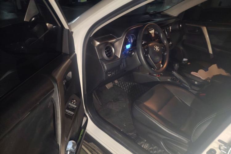 Used Toyota RAV4 2015 2.0L CVT Two-Wheel Drive Fashion Edition
