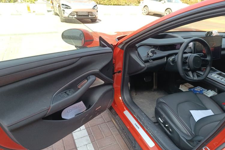 Used Xiaomi Auto SU7 2024 Four-Wheel Drive Ultra-Long Range Advanced Intelligent Driving Max Edition Driver Seat