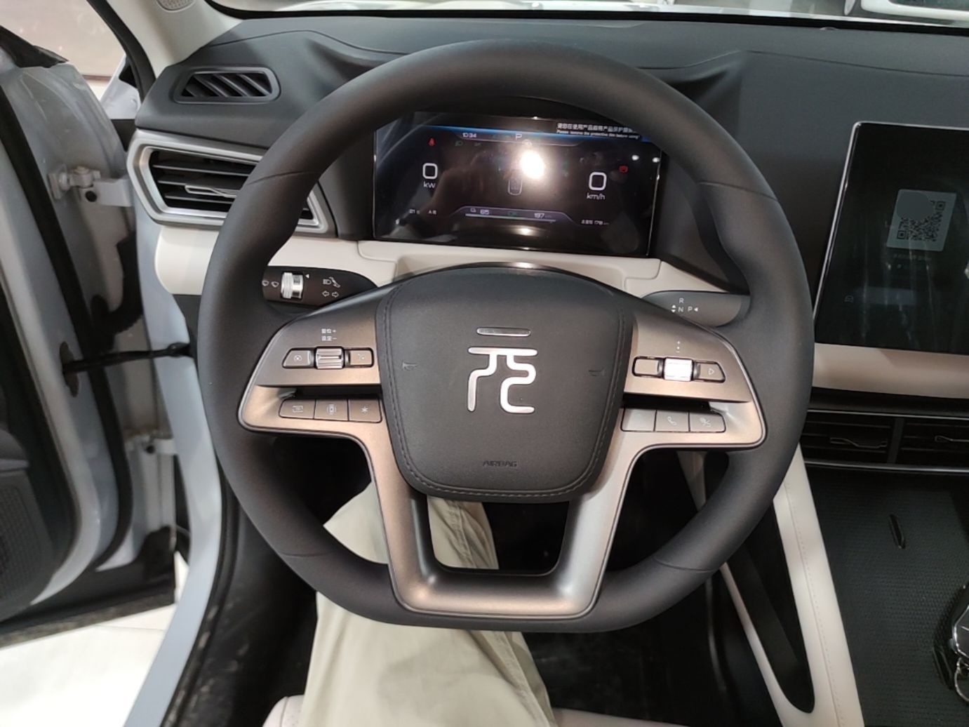BYD Yuan UP 2025 Model 301KM Leading Version — снимка 13