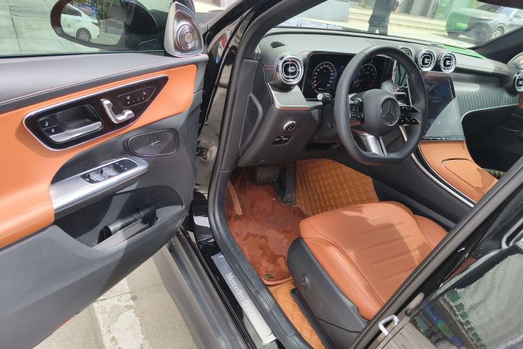 Used Mercedes-Benz GLC 2024 Facelifted GLC 260 L 4MATIC Luxury Version 5 Seats