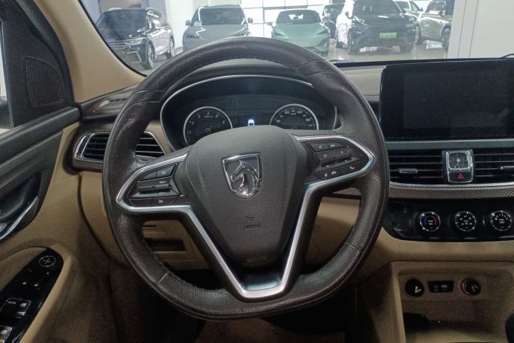 Used Baojun 730 2017 1.5T Manual Fashion Version 7 Seats China V Emission Standard
