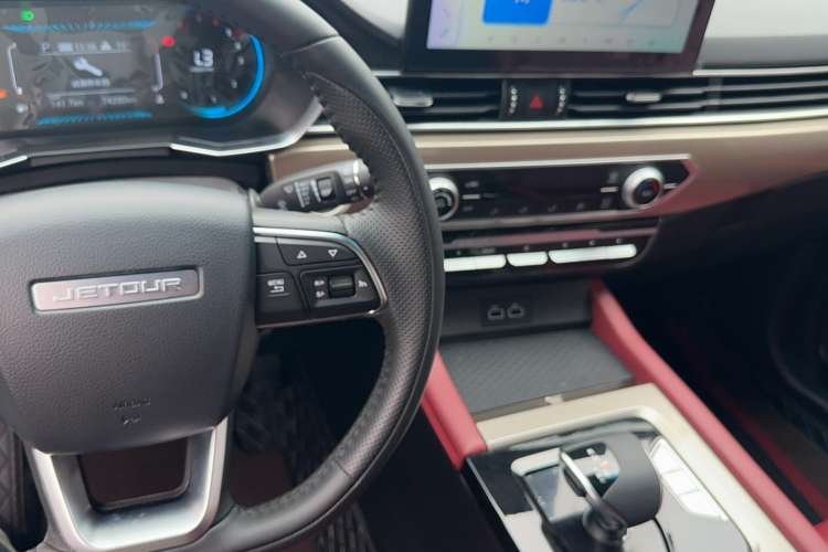 Used JETOUR X70 2024 1.5T DCT Glory PRO 7-Seater
