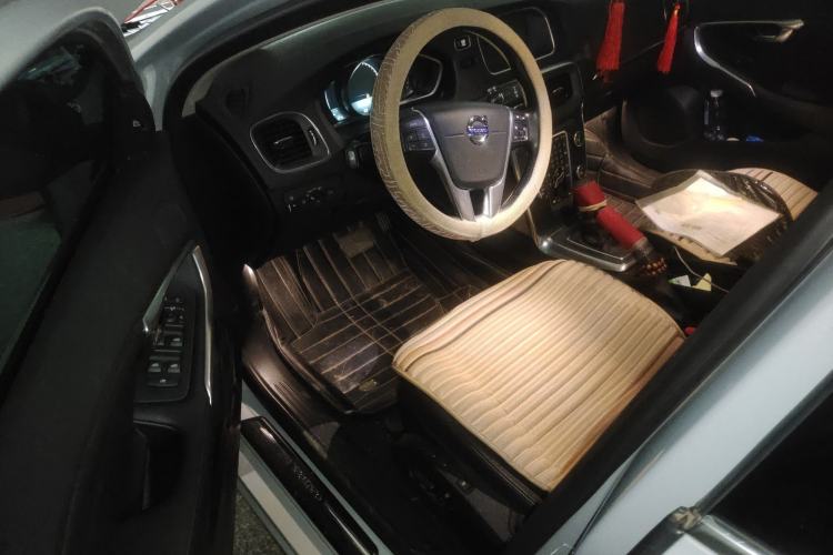 Used Volvo V40 2014 2.0T Zhiya Edition Driver Seat